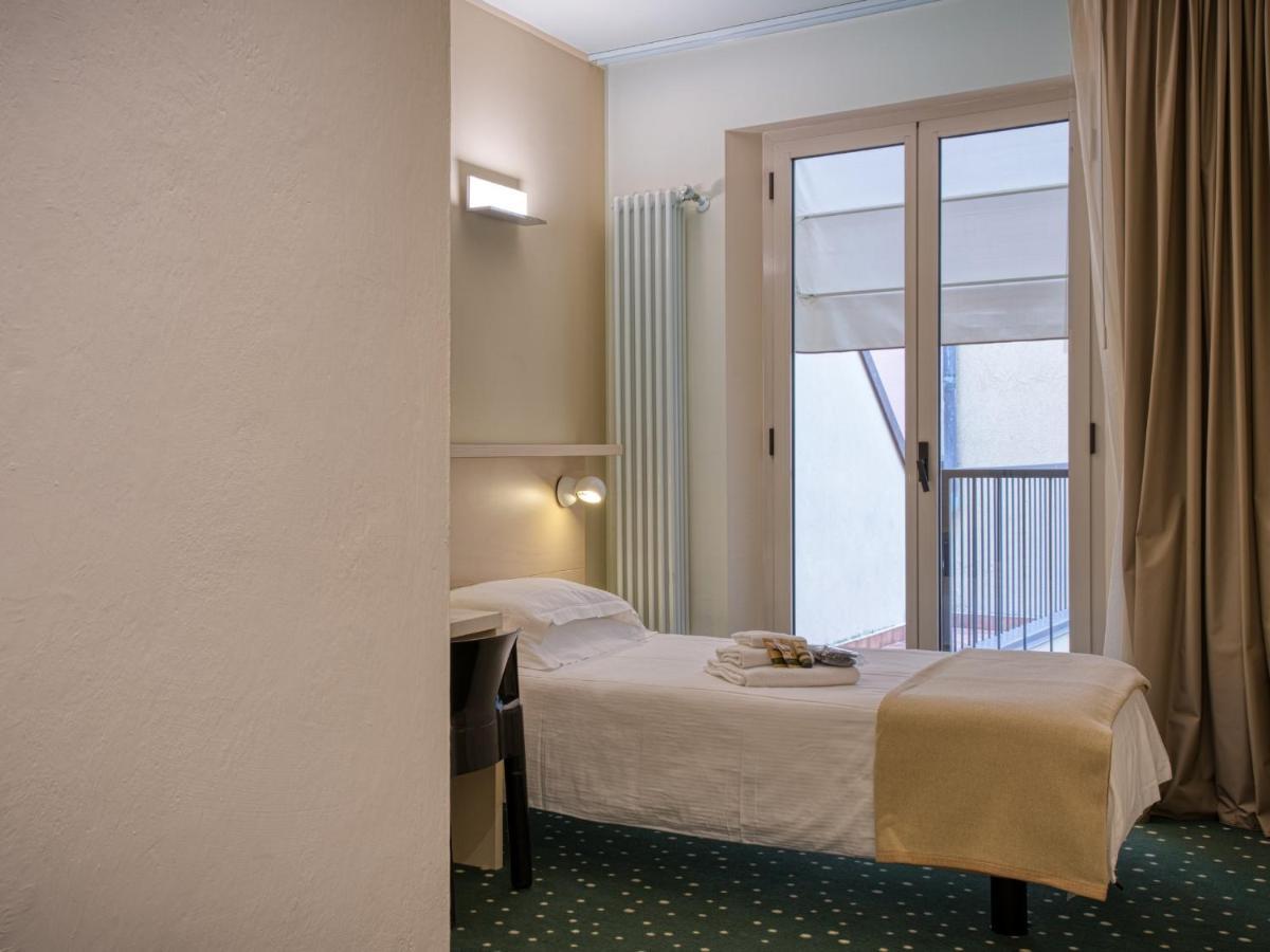 Hotel Piroscafo Desenzano del Garda Exterior foto